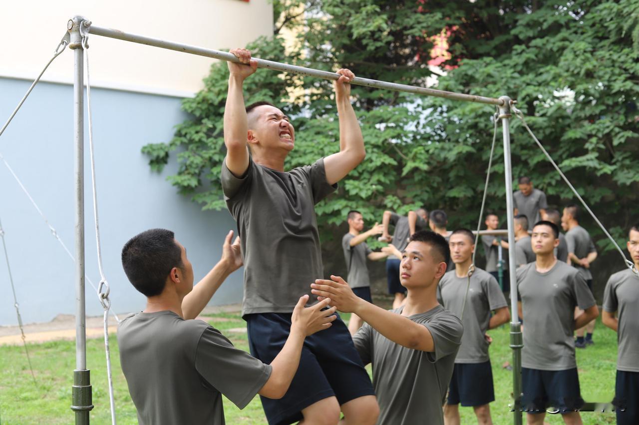 新兵连经典糗事！一句方言，把全班老兵整懵了
 
老兵的军旅记忆里，总有几件哭笑不