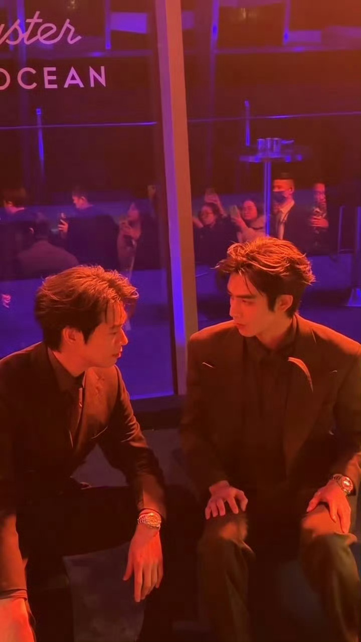 宋威龙魏大勋今日活动同框生图