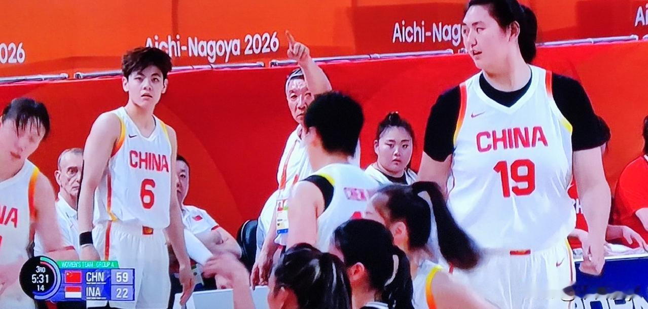 9月21日北京时间18时亚运会女子篮球小组赛中国女篮与印度尼西亚女篮进行了一场比