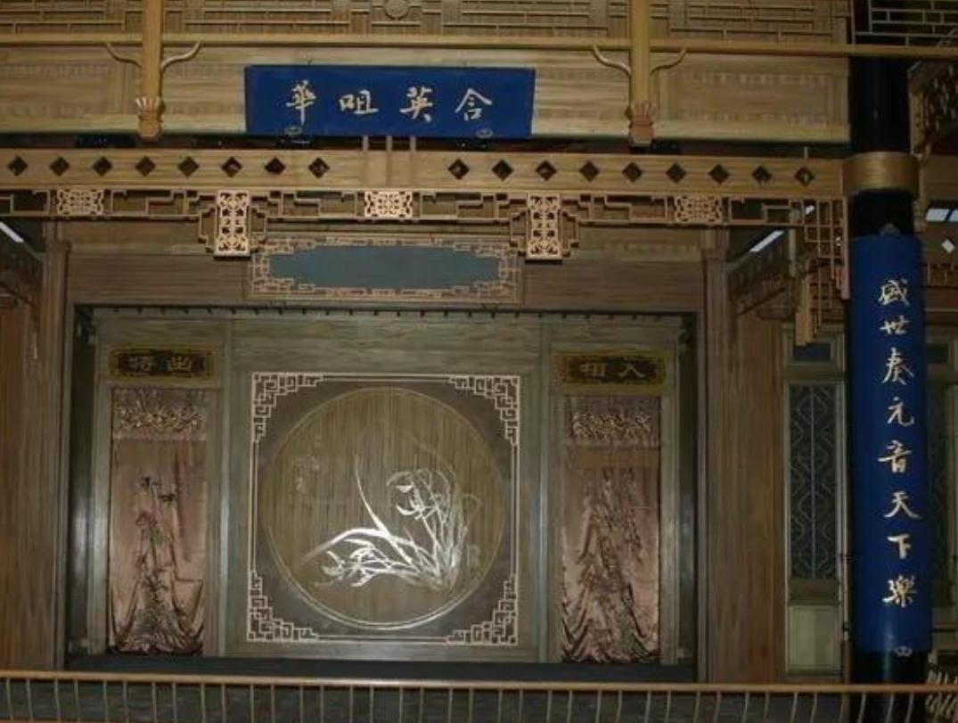 这个作文题目厉害了：【含英咀华】。
出自韩愈的一篇文章《进学解》。知道意思的，感