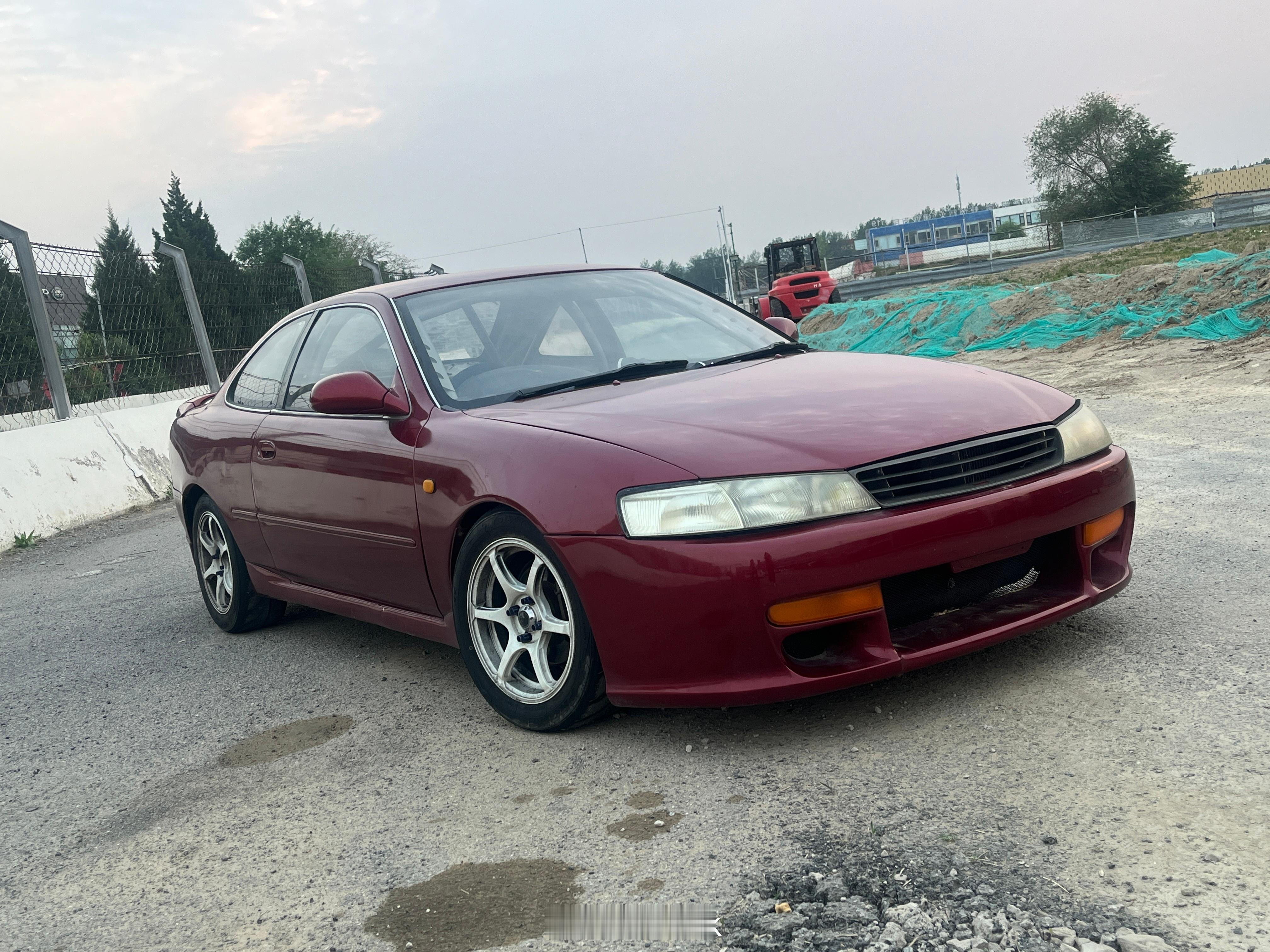 丰田第七代卡罗拉的衍生车型，双门轿跑Levin GT-APEX，AE86的正统继