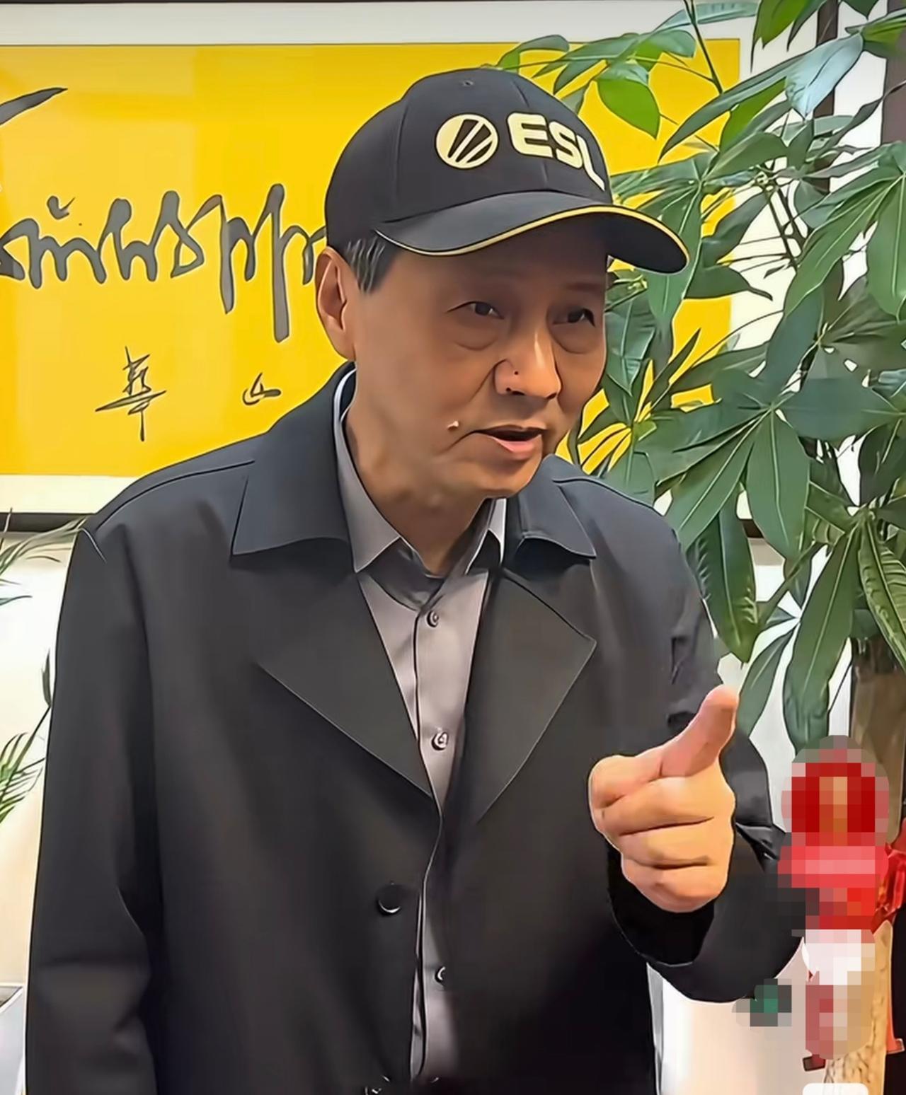 我笑世人看不穿！上海爷叔生气了，节前大盘回调的时候，上海爷叔提醒股民激进一点，节