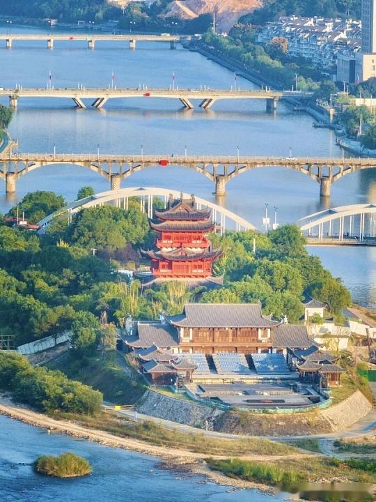 两三天短途优选浙南龙泉，山水与剑瓷非遗两全。龙泉山索道直达，平缓步道登顶黄茅尖观