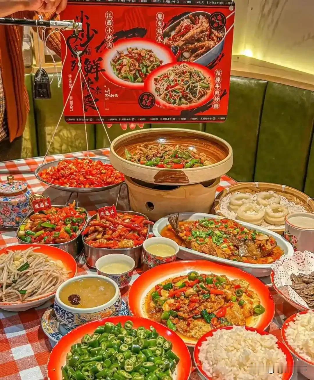 近期，武汉市一位小吃店店主发布了一则视频，宣布因12月为经营淡季，计划减少每位员