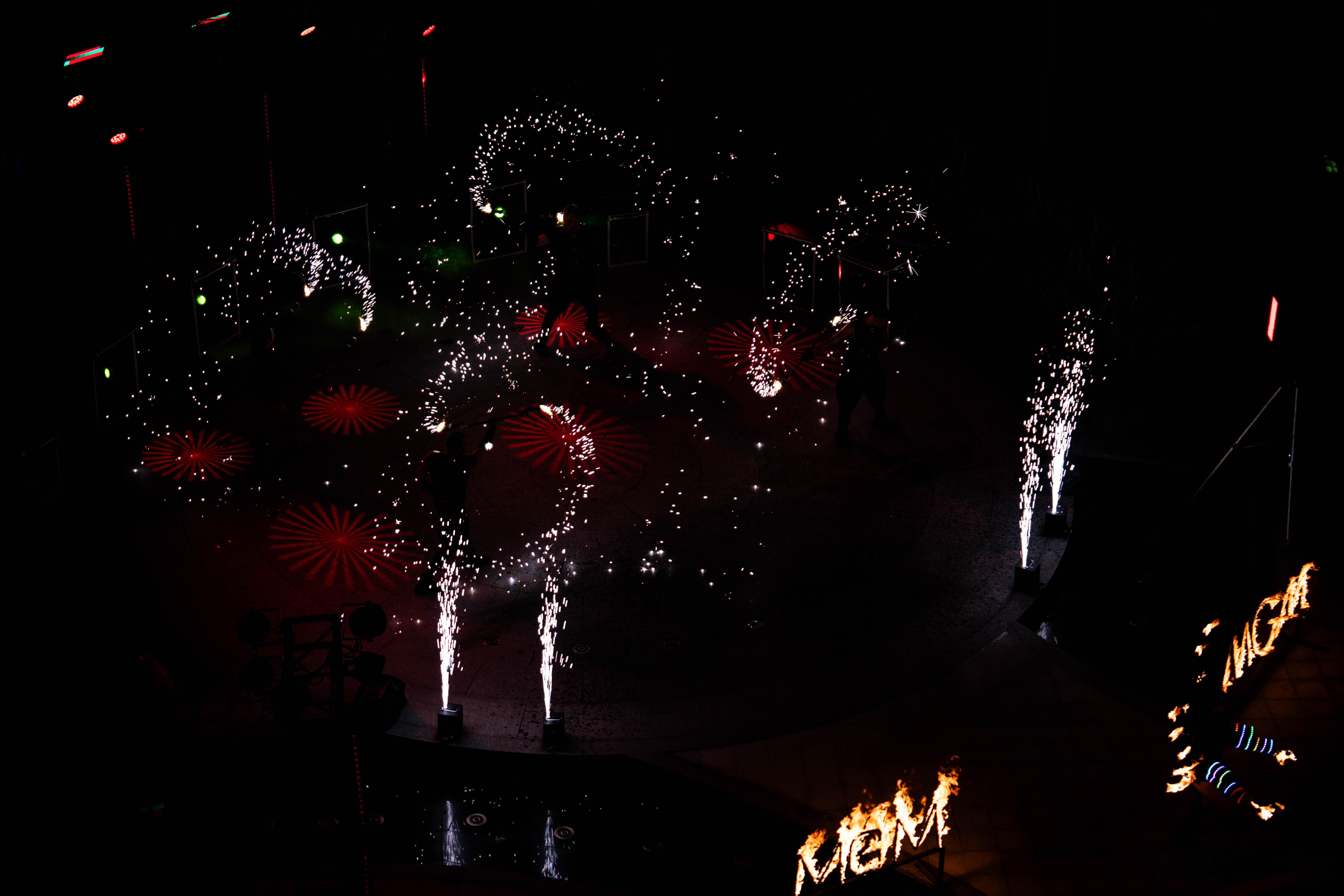 以往提供车展机票的几个大户中，上汽通用今年没有提供，估计一大帮人又得来不了。得有