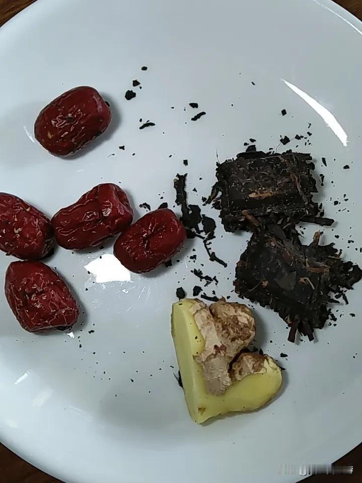 吃了一年的姜，还真的一年都没有感冒！
冬吃萝卜夏吃姜，又到了吃姜季！今早给自己做
