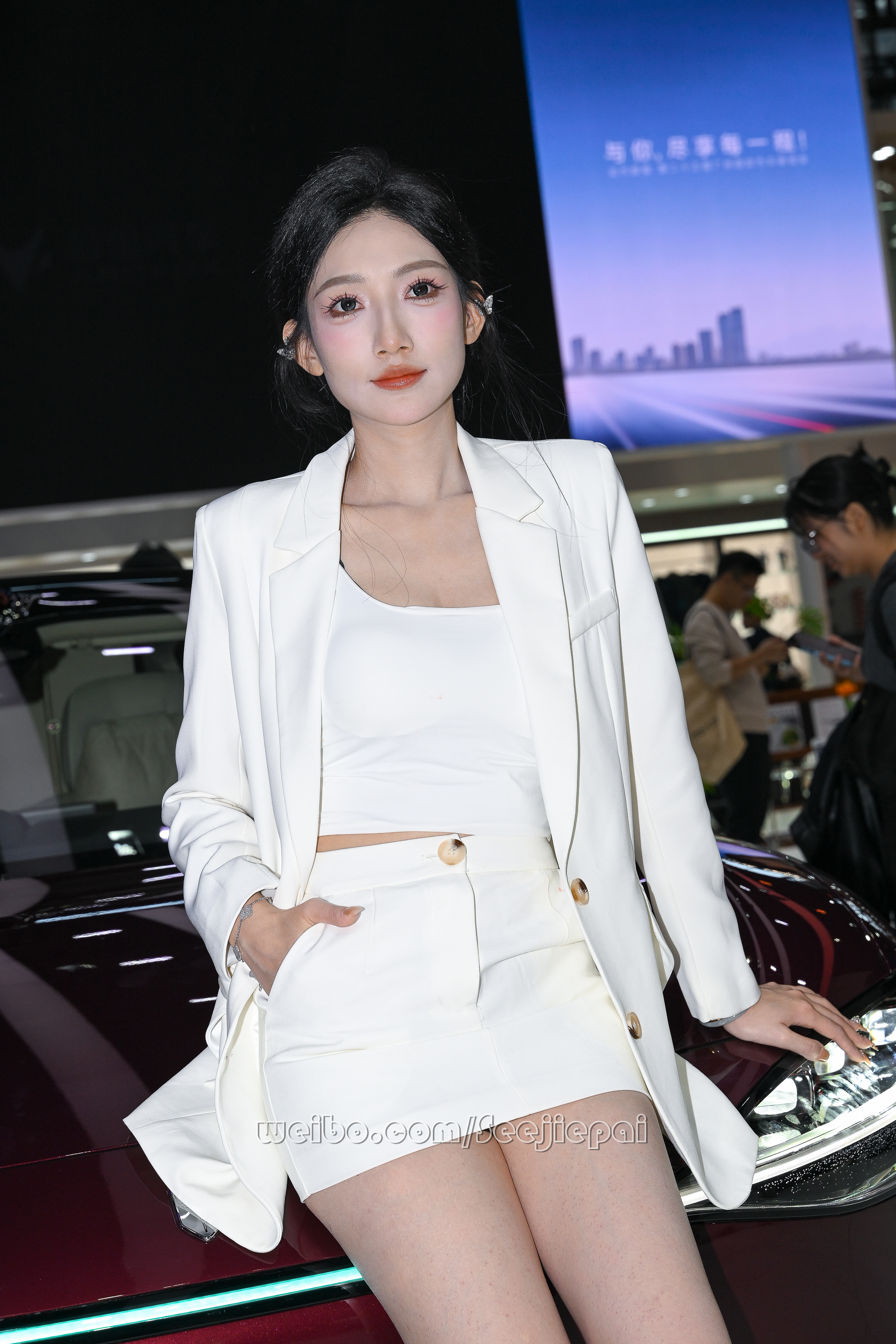 白色西装气质女神~~ 