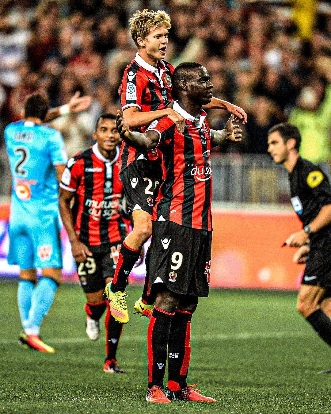😎🇮🇹 这个巴神就是不一般！⚽️⚽️ 巴洛特利在代表尼斯的首秀中完成梅开二