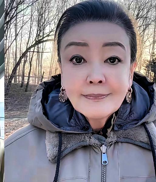 兰姐今天生日了，大家都在看，她是否还高调，以前那样晒幸福，儿子汪少爷，儿媳小梅，