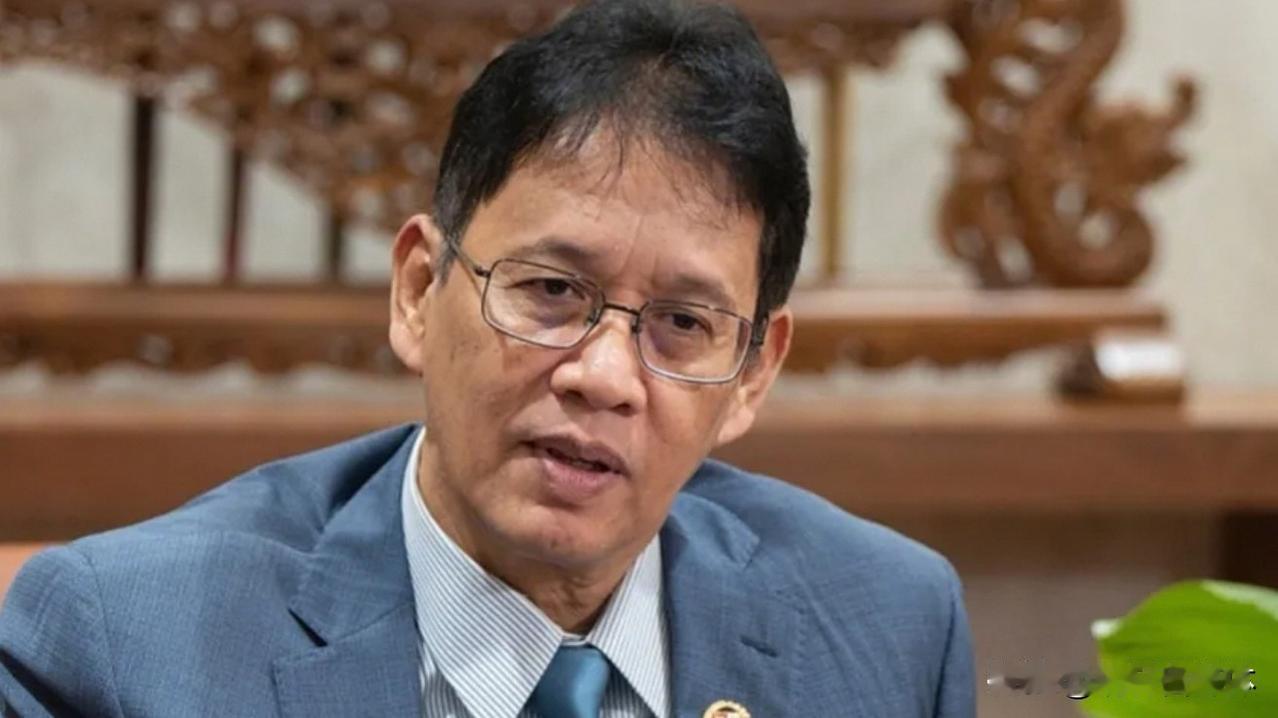 国会开会中途被免职！印尼财长下课，马六甲收费风波背后的深层博弈
 
印尼国会会议