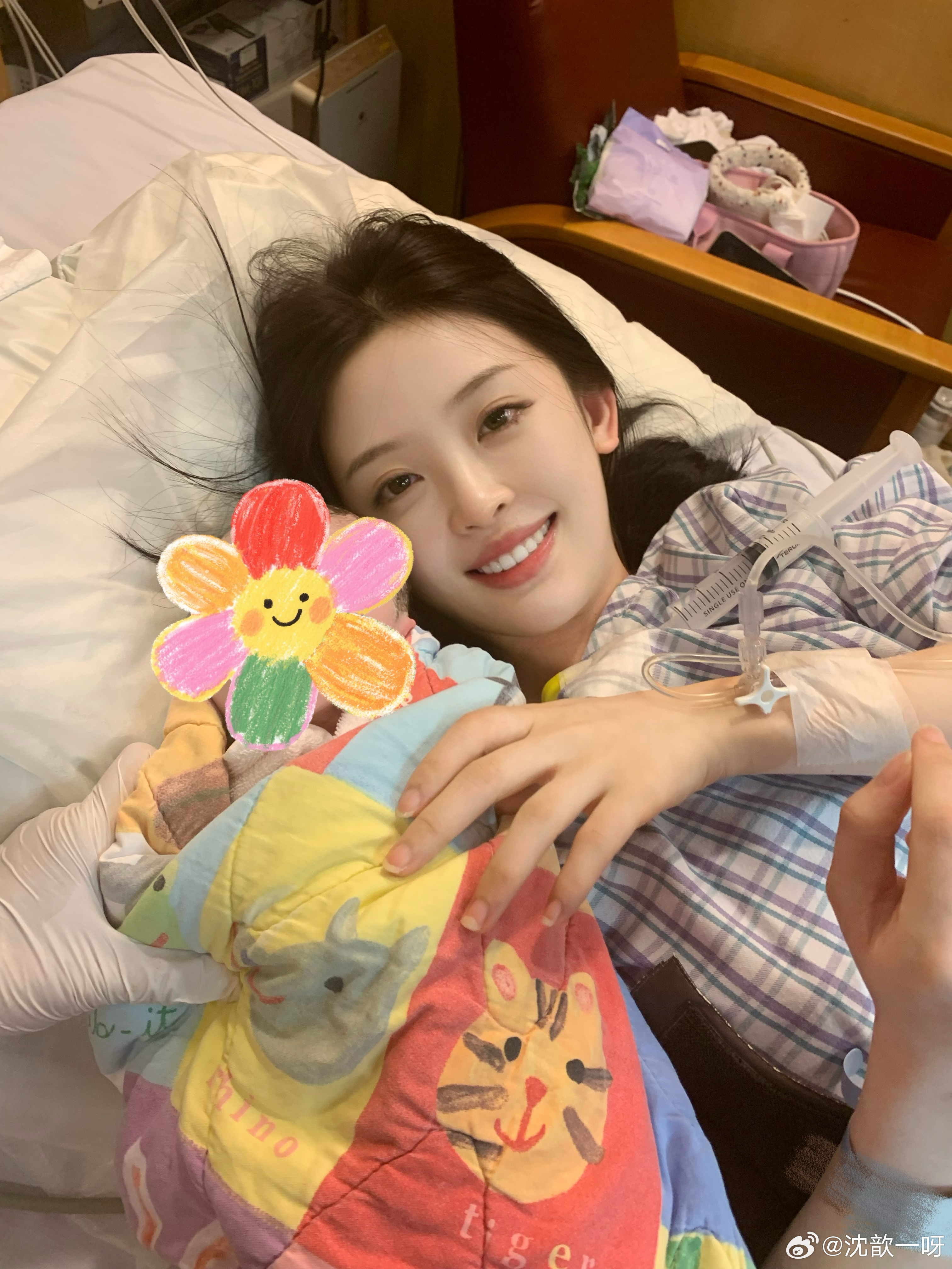 生产日记凌晨12点洗澡的时候有很大两块褐色分泌物，前两天就有少量但在网上查了说正