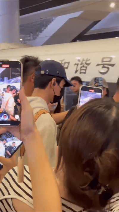 龚俊出发合肥的路透图，你期待帅哥的明天LV活动吗？ ​​​