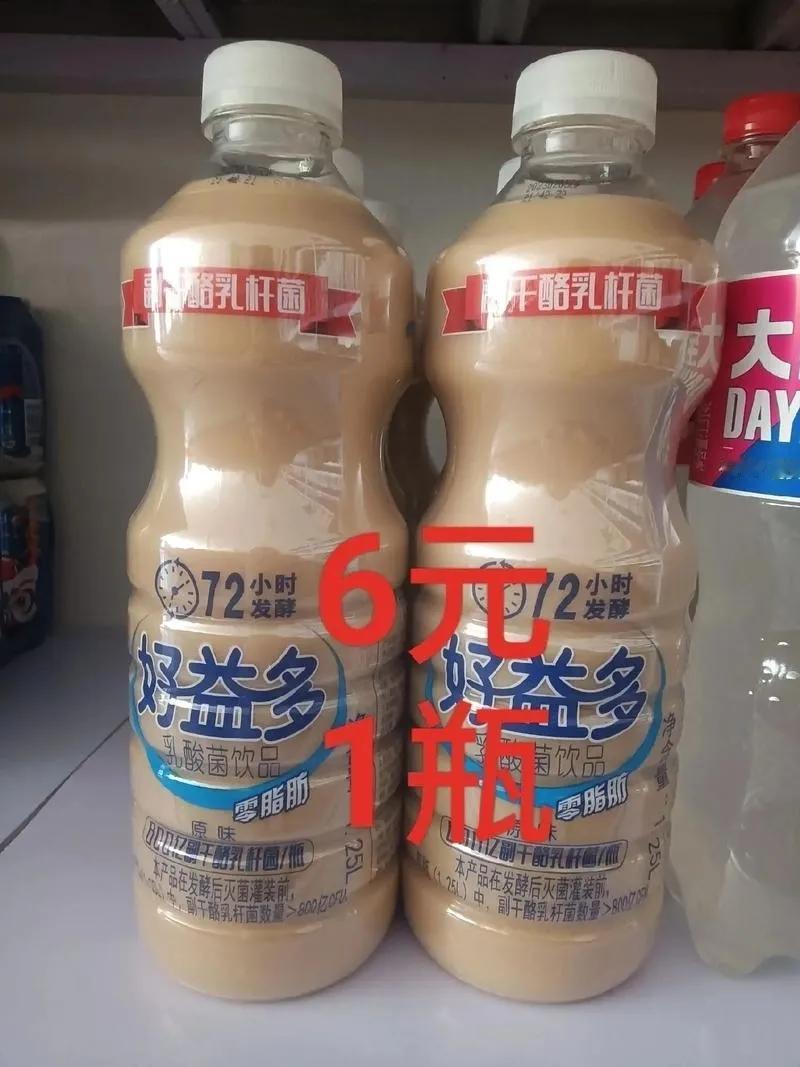 在炎炎夏日，一杯冰镇的全糖可乐无疑是许多人的首选饮品。它以其独特的口感和甜美的滋