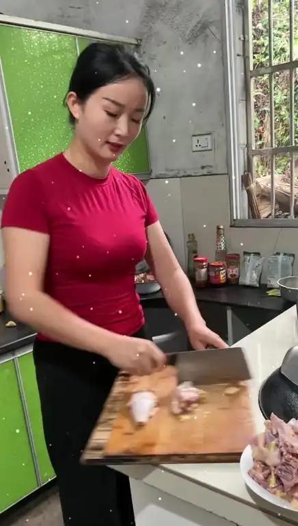 奉劝所有女人，别再相信"我养你"这三个字了。

不是说男人不真诚，而是这句话的保