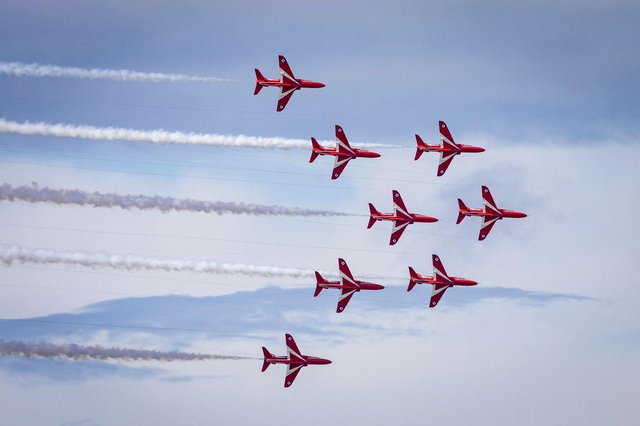 日前，英国“红箭”飞行表演队在黑池航展（the Blackpool Airsho