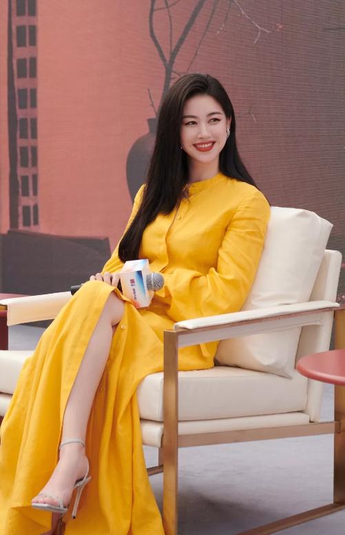 朱珠不愧是我终身佩服的女人！[心]

我们都知道朱珠和法拉利的总裁在意甲决赛上深