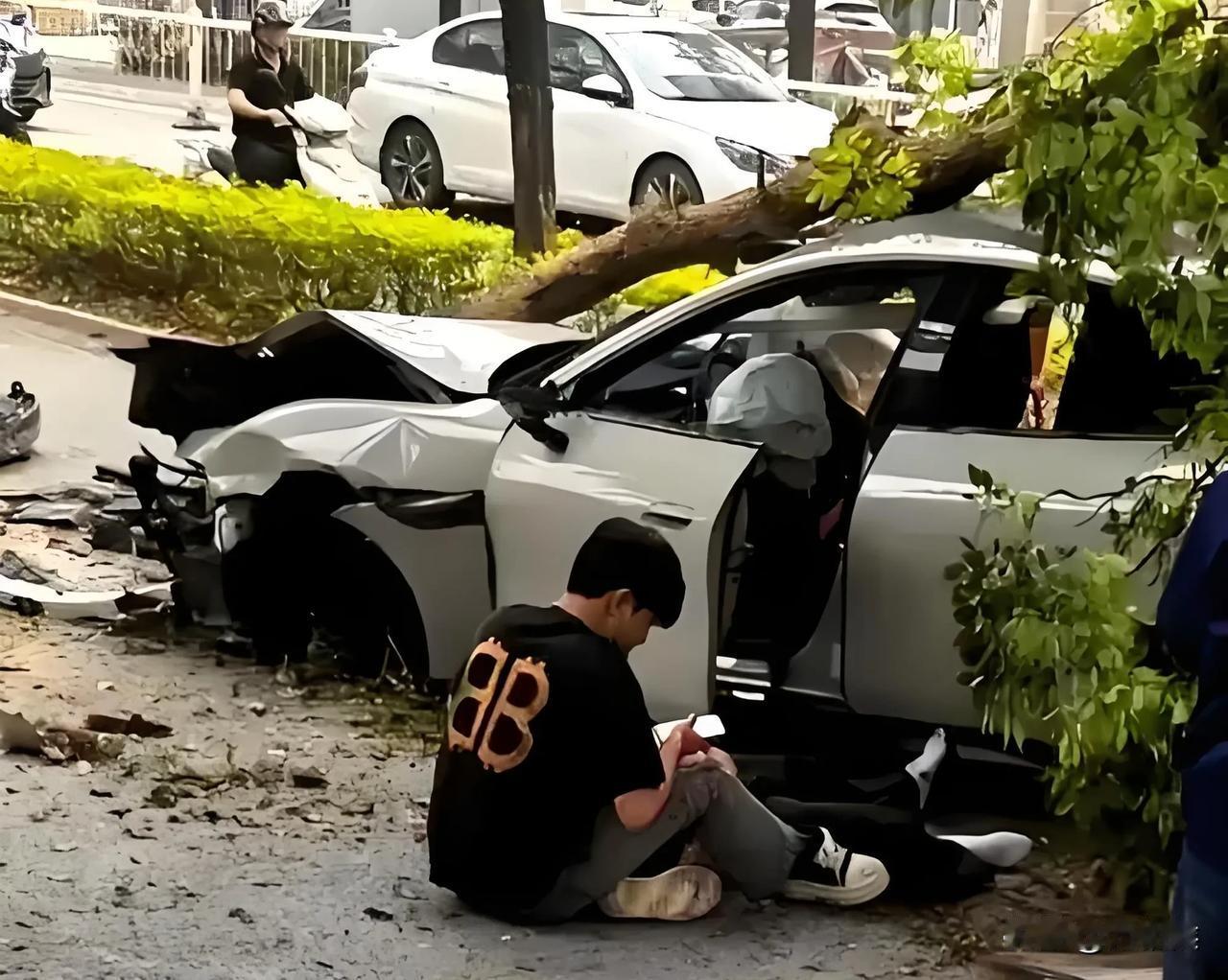 如果你有横穿马路的习惯，如果你有在马路隔离带小憩的过往，如果你内急时想找个地方方