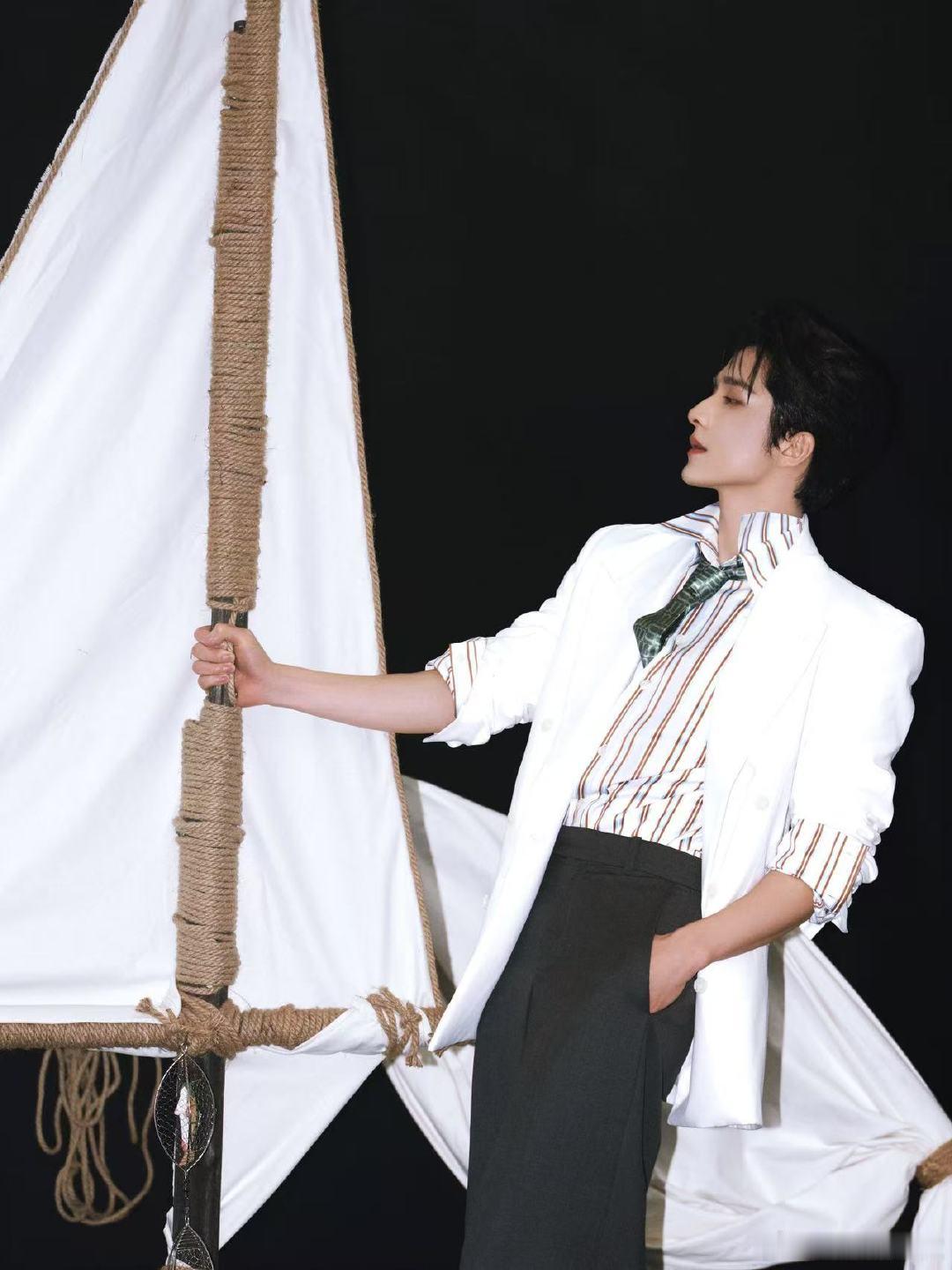 张新成演唱会张新成深圳演唱会“新程NEW JOURNEY”不只是舞台主题，更是双