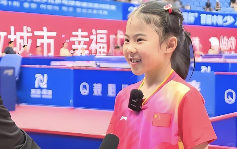 郭依嘉（笑笑）确实格外努力，明明顶着奥运冠军王楠女儿的光环，却全程不靠父母铺路，