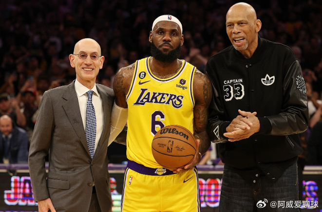 7月24日讯 近日，前NBA球员夸梅·布朗在播客节目《夸梅·布朗的水货生活》中，