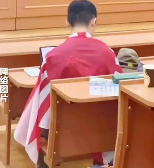 陈宇昕可能高兴的太早了，以为回到国内就可以安全了。据报道，南京警方已经接到数百起