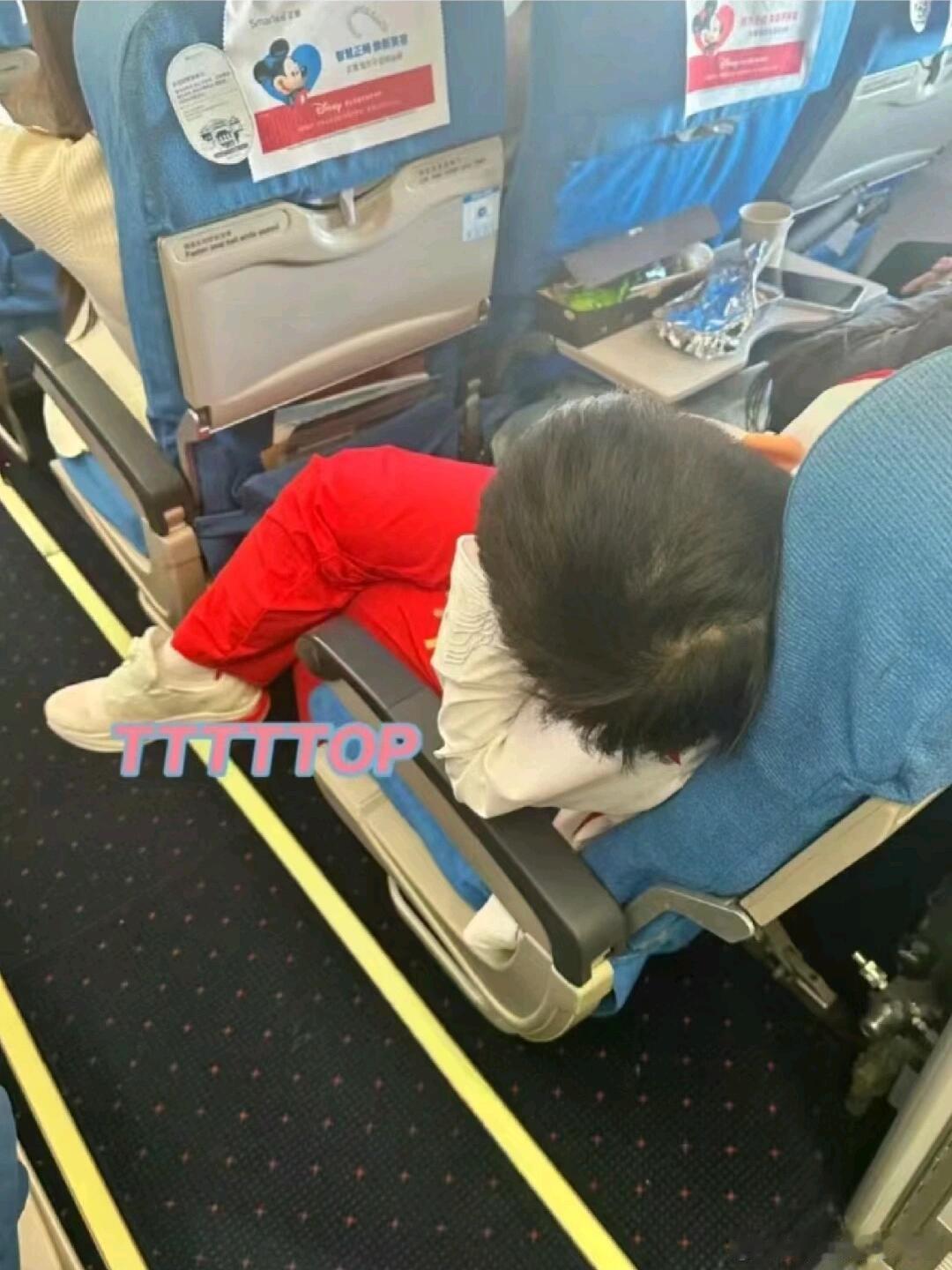 孙颖莎 这位小宝宝睡觉💤怎么这么可爱啊 