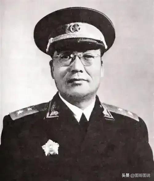 1948年8月，当韩练成的共产党身份被何应钦识破以后，处境非常危险，而何应钦也在