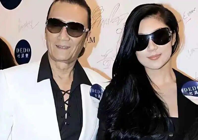 都说CoCo亏大了，
可她自己早就把账算明白了！
网上都在吵，说她12年青春就换