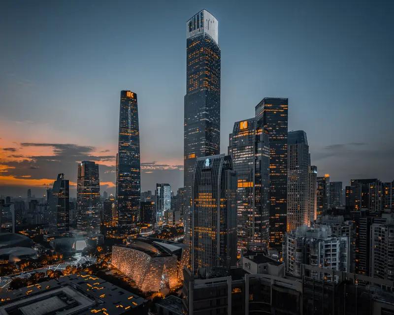 据美媒报道，当地时间18日拜登自开始接受前列腺癌放射治疗后首次公开露面，他去常去