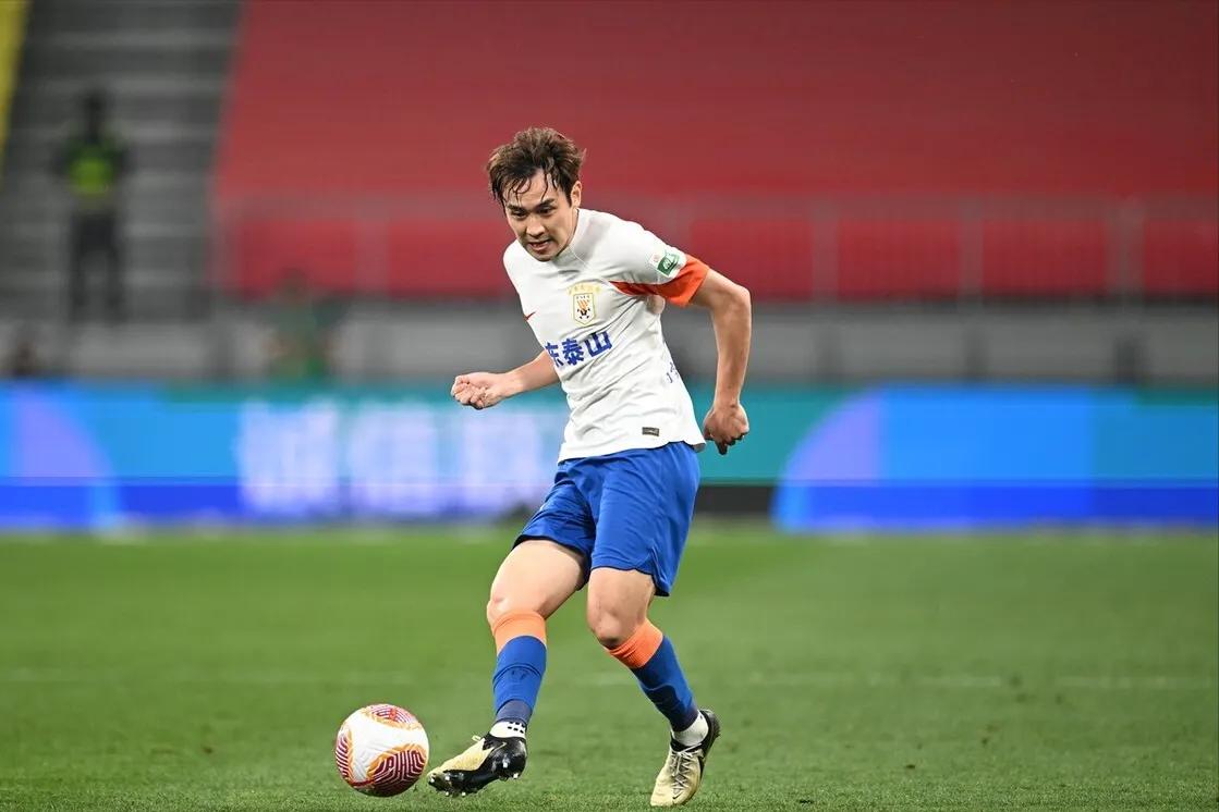 吴兴涵落选国足我个人认为一点都不可惜，不知道为啥那么多人为他抱不平：
1.他曾经