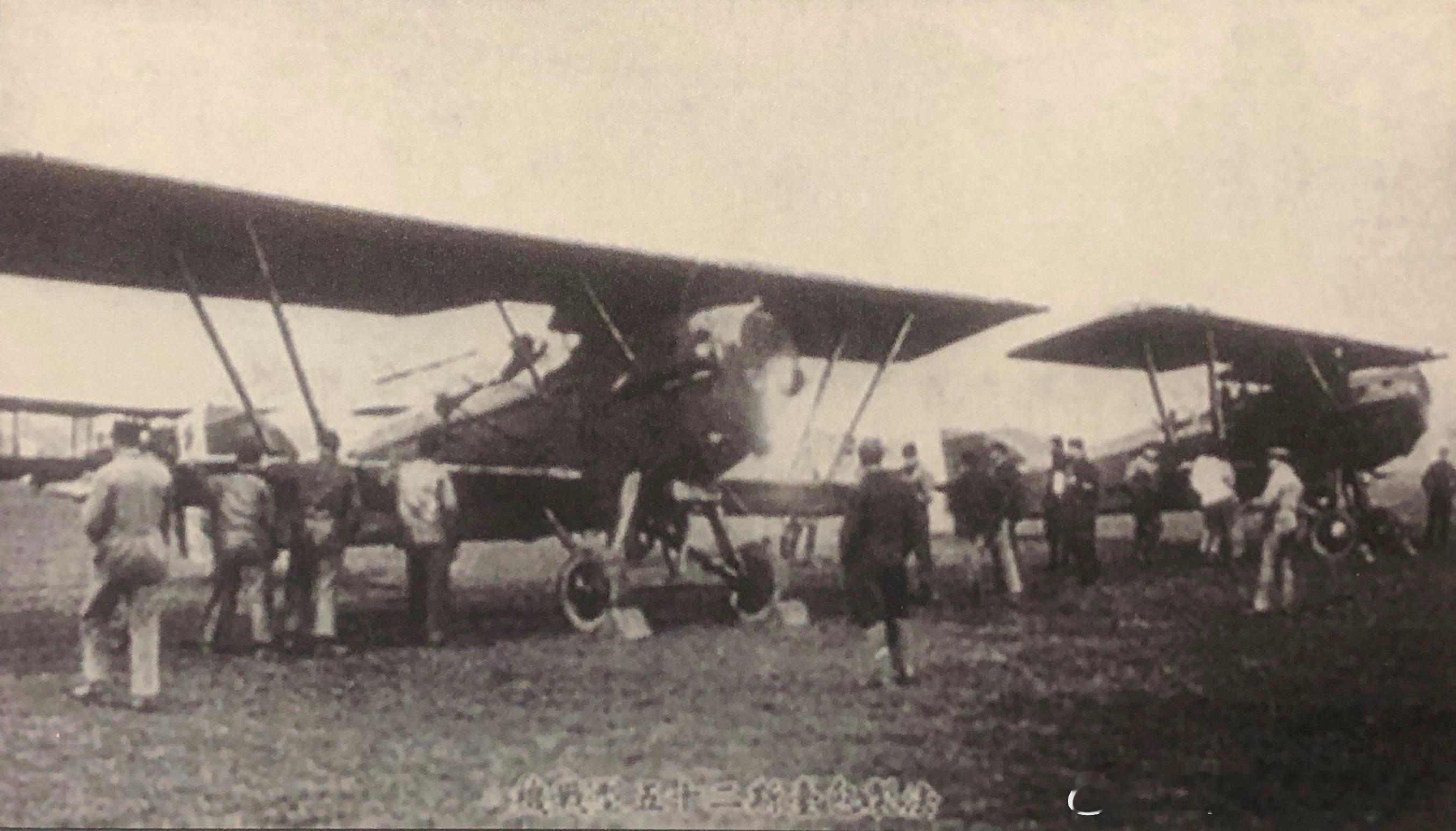 云南航空学校包台斯与高德隆教练机。学校1922年12月创办，1935年2月停办，
