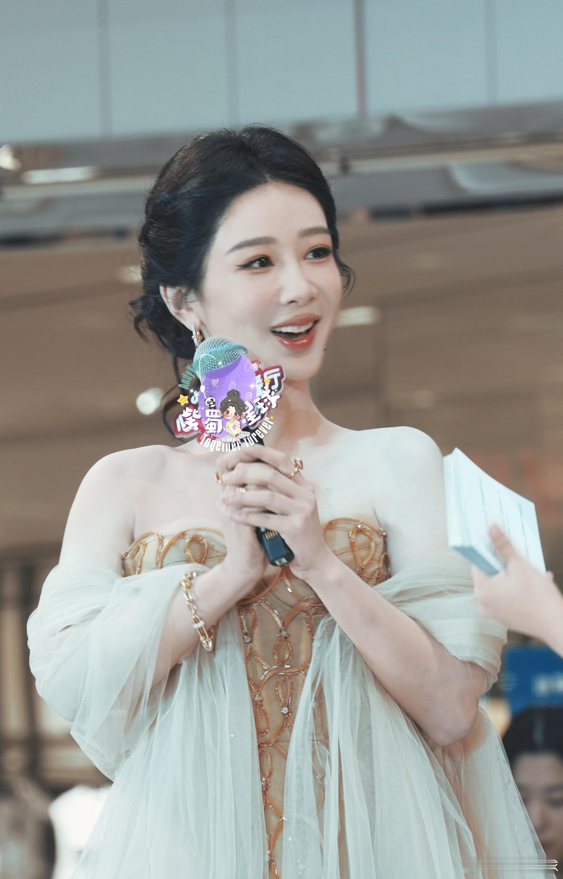 杨紫 你朝我走来的路途温柔了万般光景你朝我走来的路途温柔了万般光景杨紫董竹君 ?