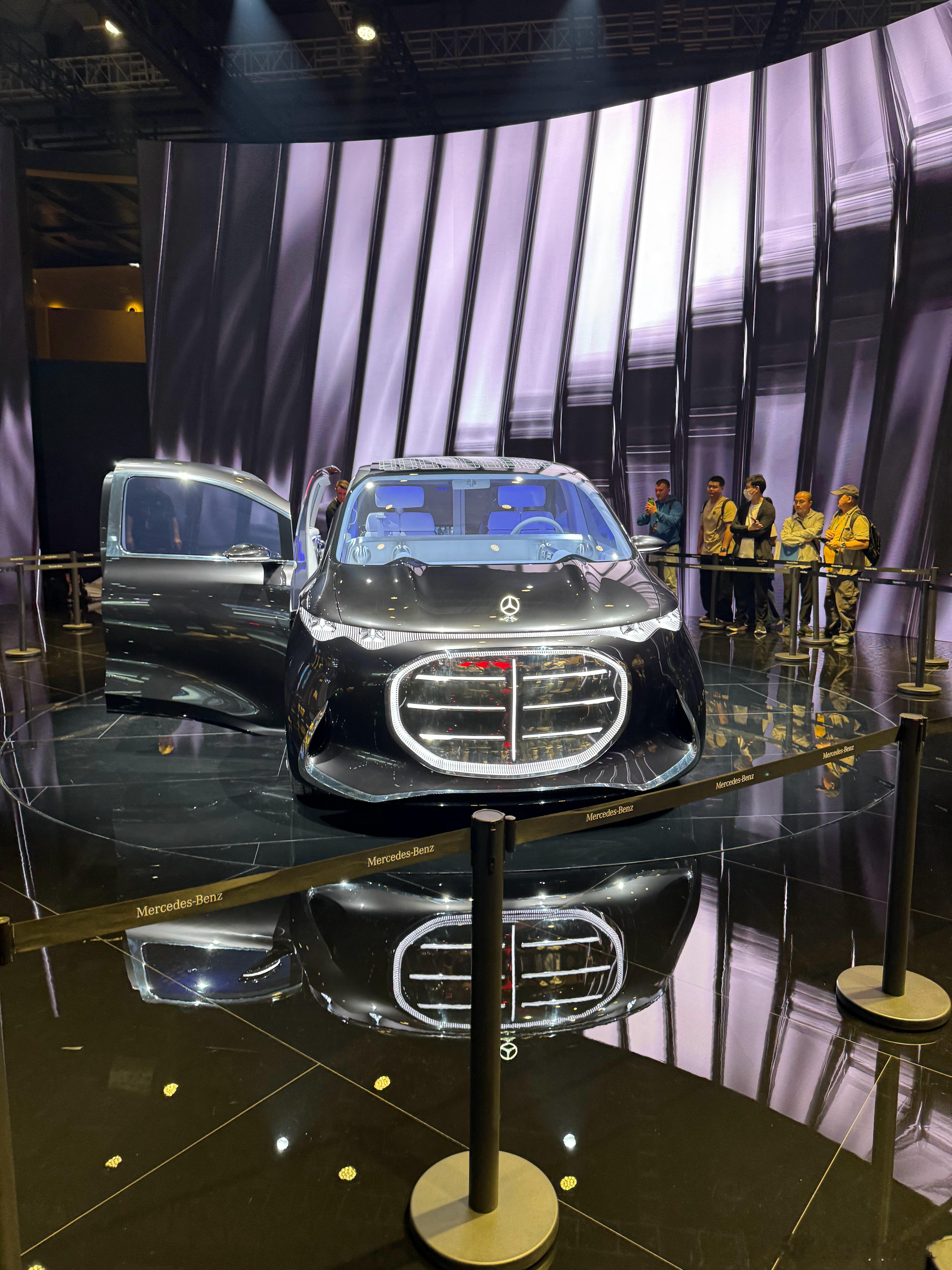 所以，奔驰这个概念车，到底是好看还是不好看[坏笑]2025上海车展 ​​​