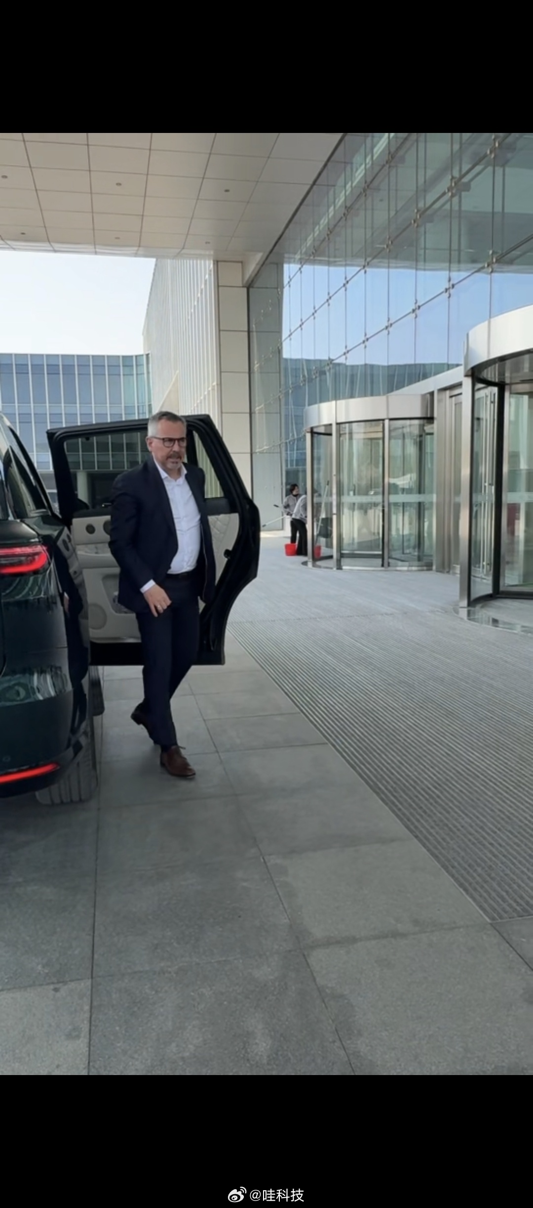 宝马的技术天团到访长城，这画面其实挺动人的。在这个大家都在忙着卷价格的行业里，能