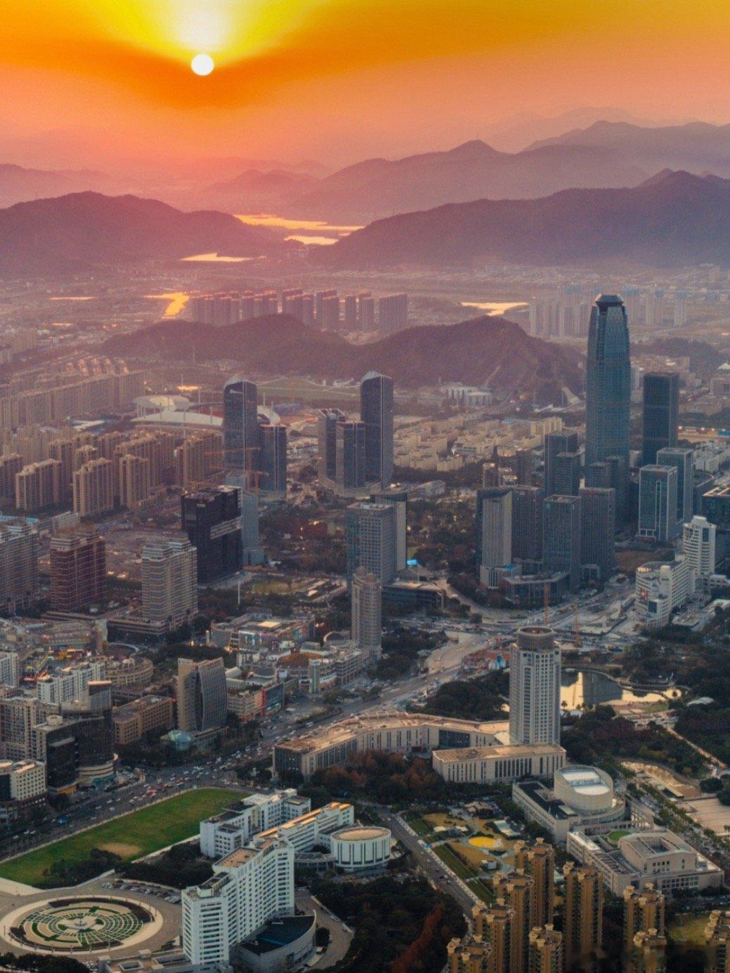 台州85后青年20年光影坚守丈量祖国山河台州青年深耕摄影二十载，以镜头记录山河，