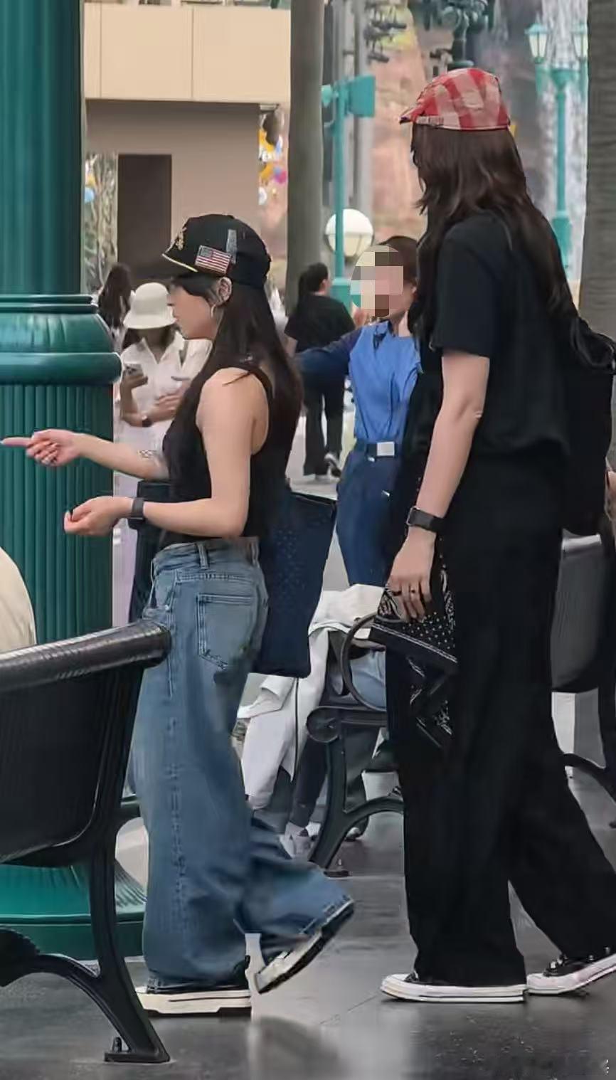 环球影城偶遇vava卡琳娜网友环球影城偶遇vava卡琳娜！网友环球影城偶遇vav