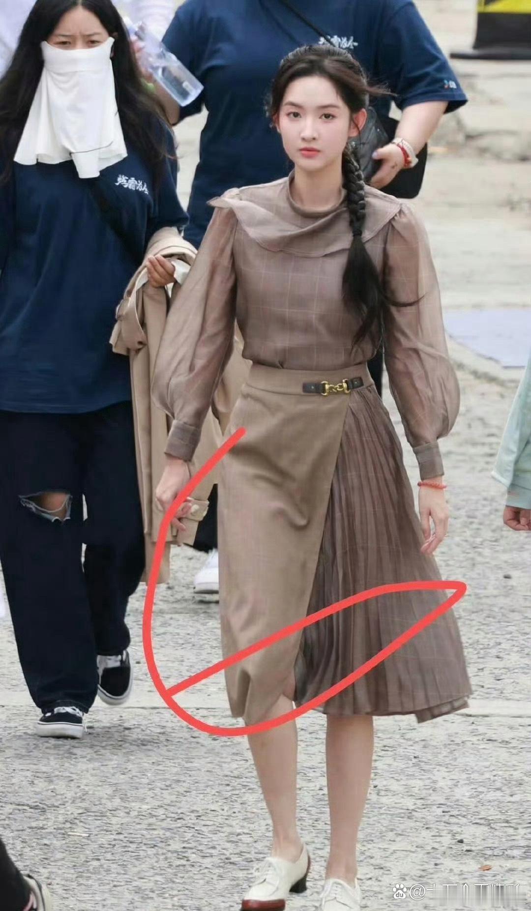 田嘉瑞、王玉雯 燃霜为昼开机了听名字一直以为是仙侠剧，居然是个民国剧 ​​​