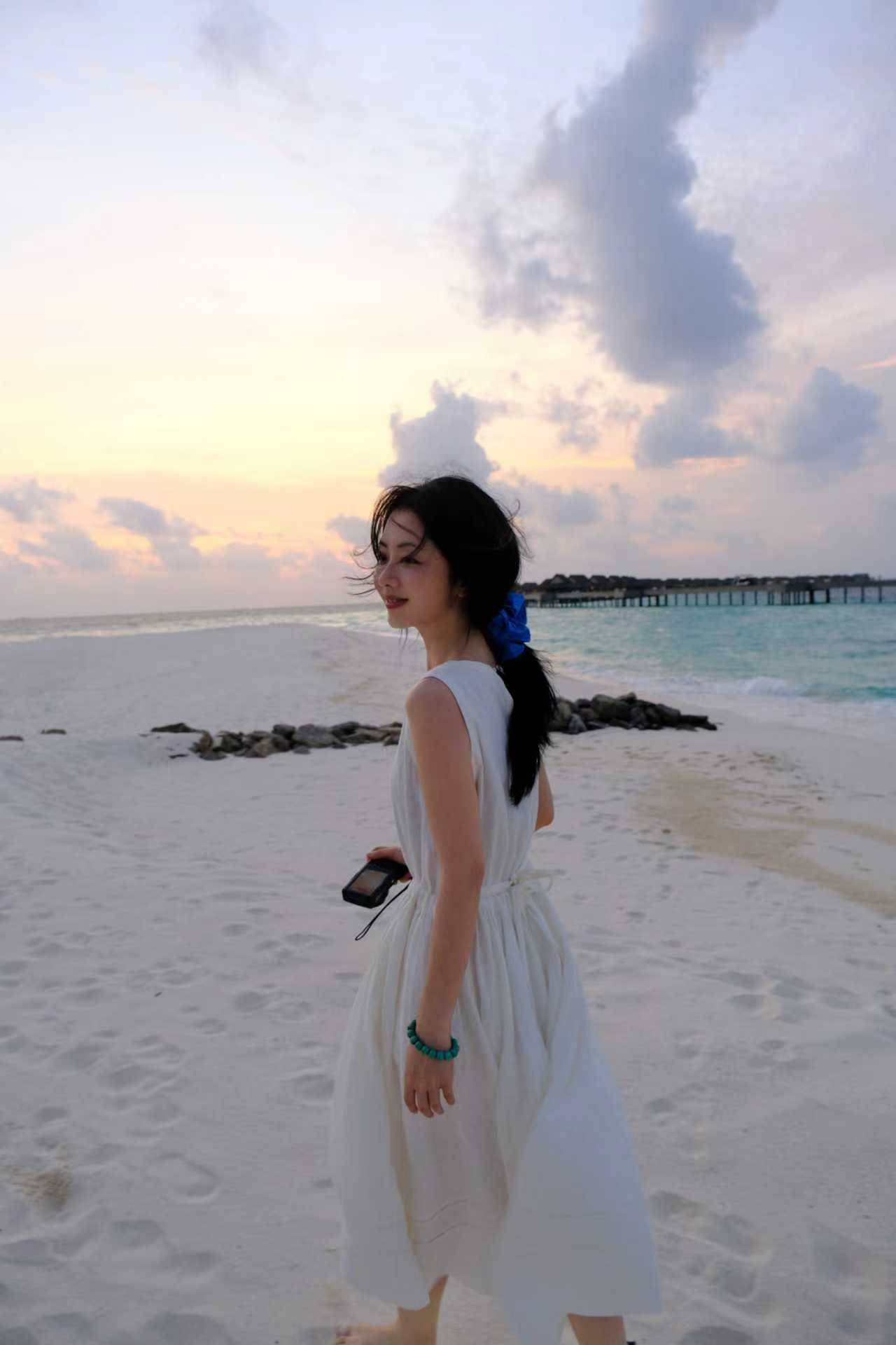 谭松韵11月行程已送达 媒体活动+综艺录制+杂志拍摄，11月一切顺利，期待多多见