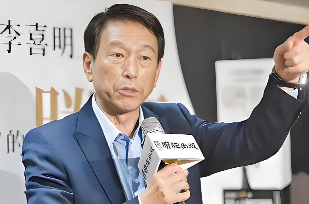 岛内彻底炸锅了！台湾前最高军事长官李喜明，终于说出了没人敢讲的大实话。解放军迟迟