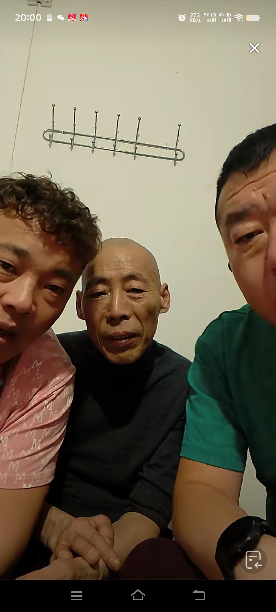 张云鹏前往江苏他母亲处，后天晚上他将返回山西与父亲再度团聚。今晚，张云鹏的爸爸开