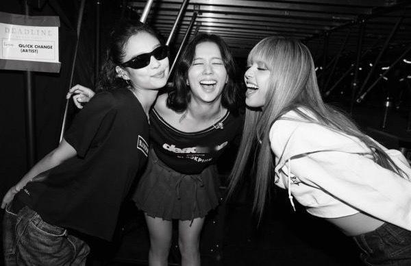 如何看待 Lisa 晒与金智秀 Jennie 合照公然唯三？ 这是觉得朴彩英事杯