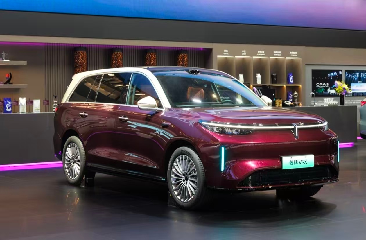 科技WEY美好生活今年魏牌展台也是相当热闹啊，主角魏牌V9X第一眼就给人一种敞亮