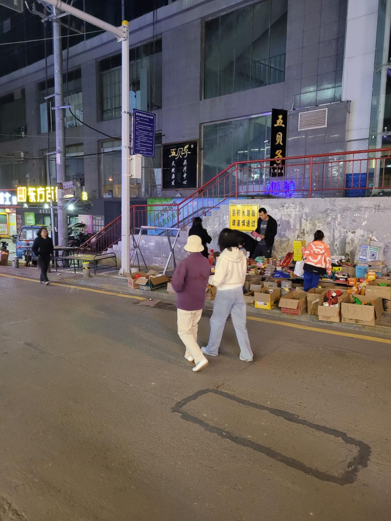 女儿大学毕业前夕，我真是愁白了头，选了一个天坑专业，还只是一个普通二本。我家没钱