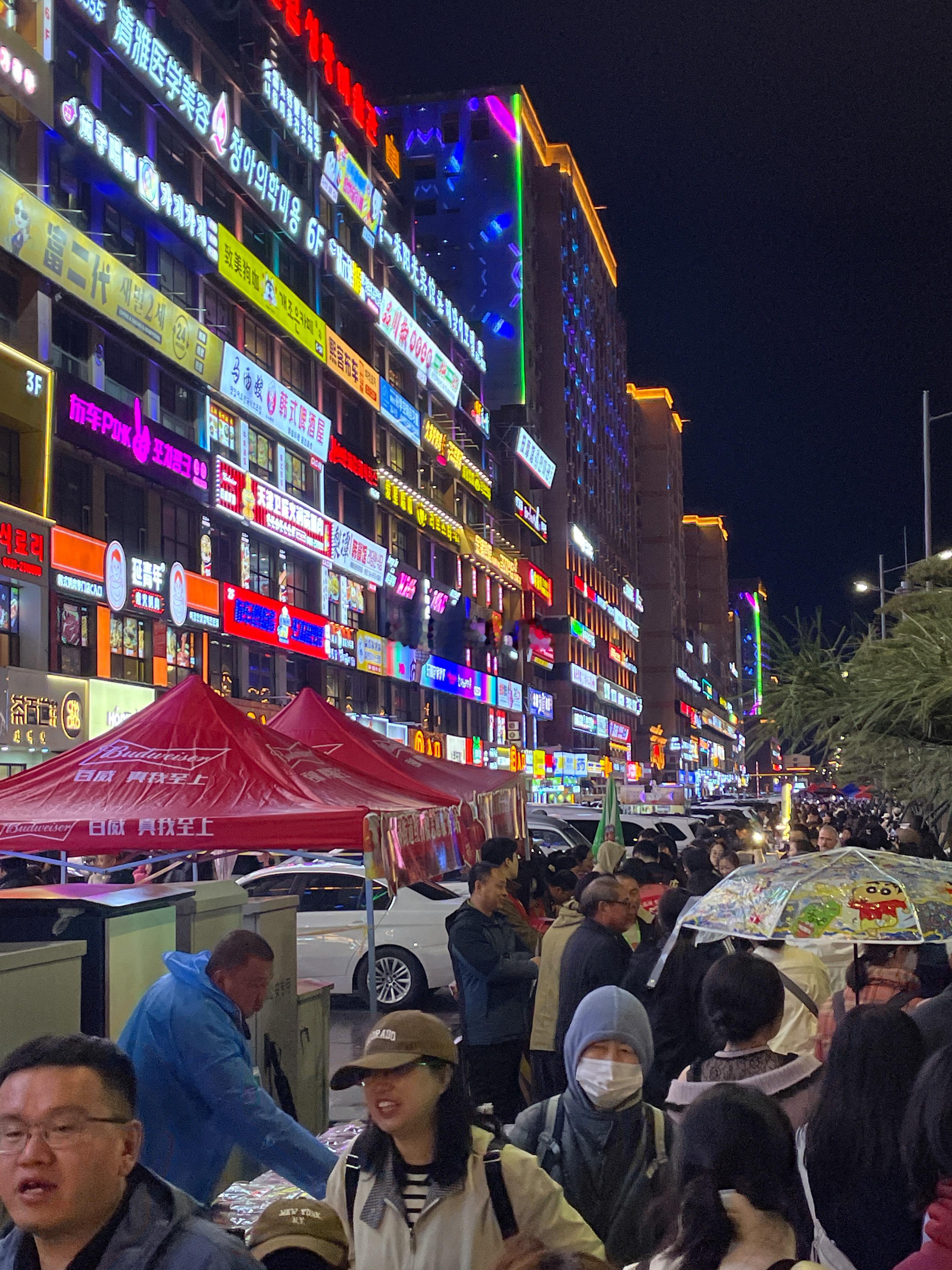 我以为我们开1000多km从北京来延边已经很厉害了…回头看见一辆粤A的小鹏G6，