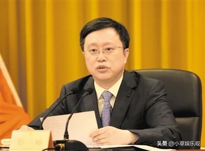 社会新闻不一样，6岁娃给摆摊妈妈画优惠券、七岁孩子攒瓶子送环卫工、货车撒了稻谷一