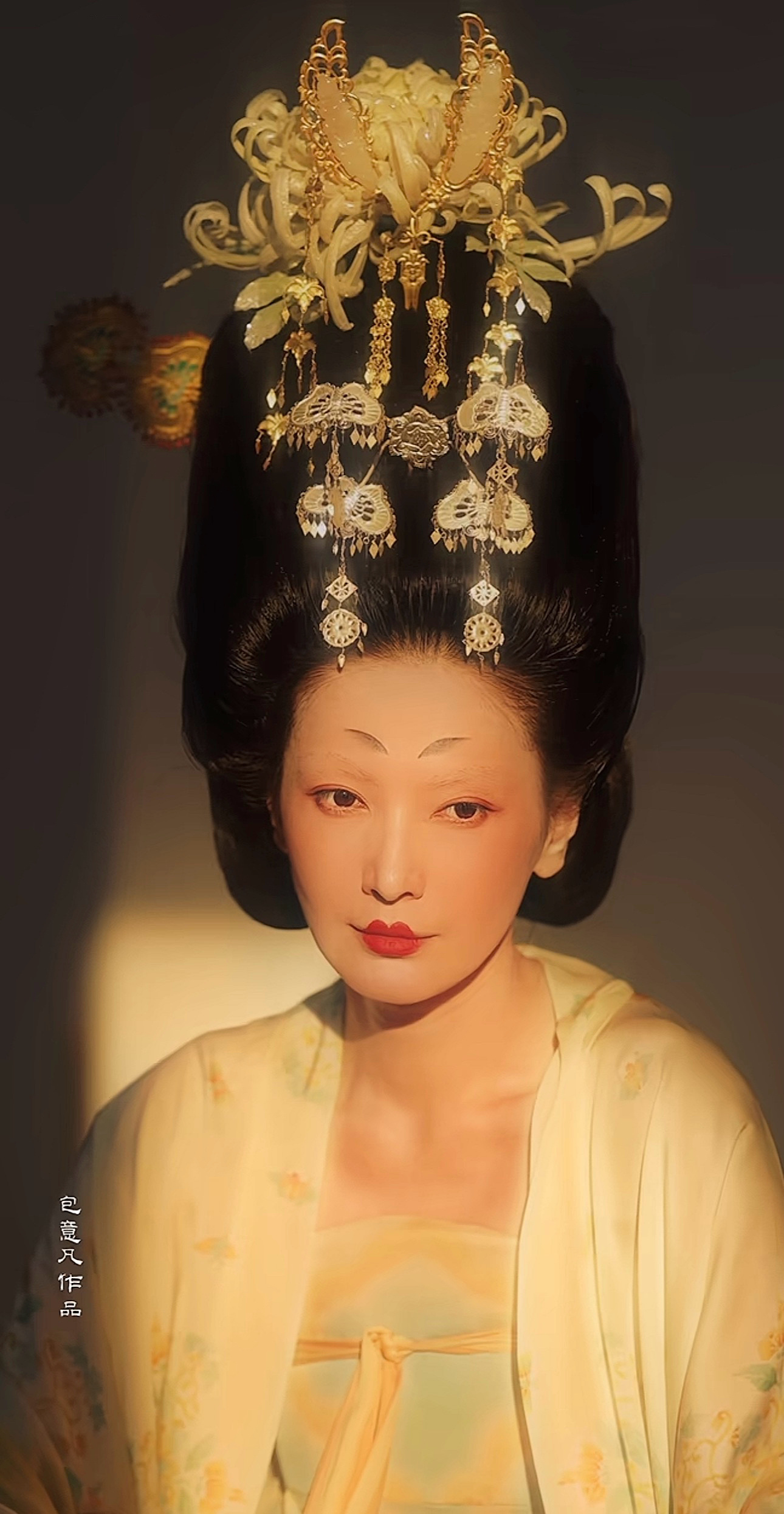蕊灿  ✨刷到的五代簪花仕女图复原妆造，大气典雅～（图源：图四）