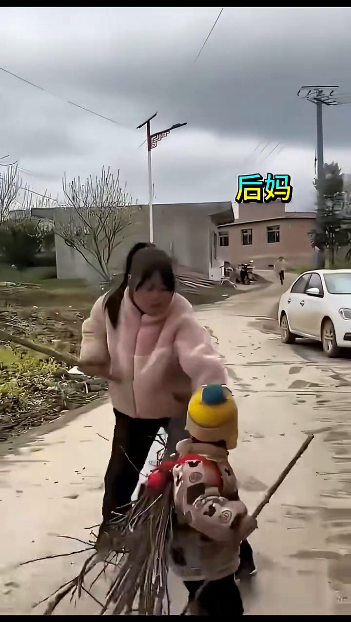 后妈，小姑。