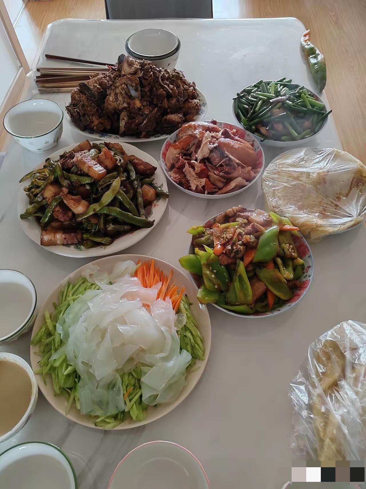 对于大多数人来说，减肥实在太难了。
前一段提到小同事减肥，现在宣布减肥失败。
二