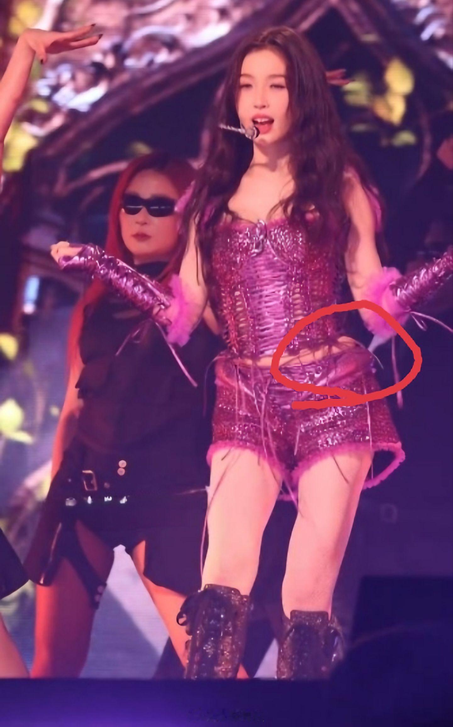 赵露思 虞书欣生日会全方面对比，来看看谁更权威 