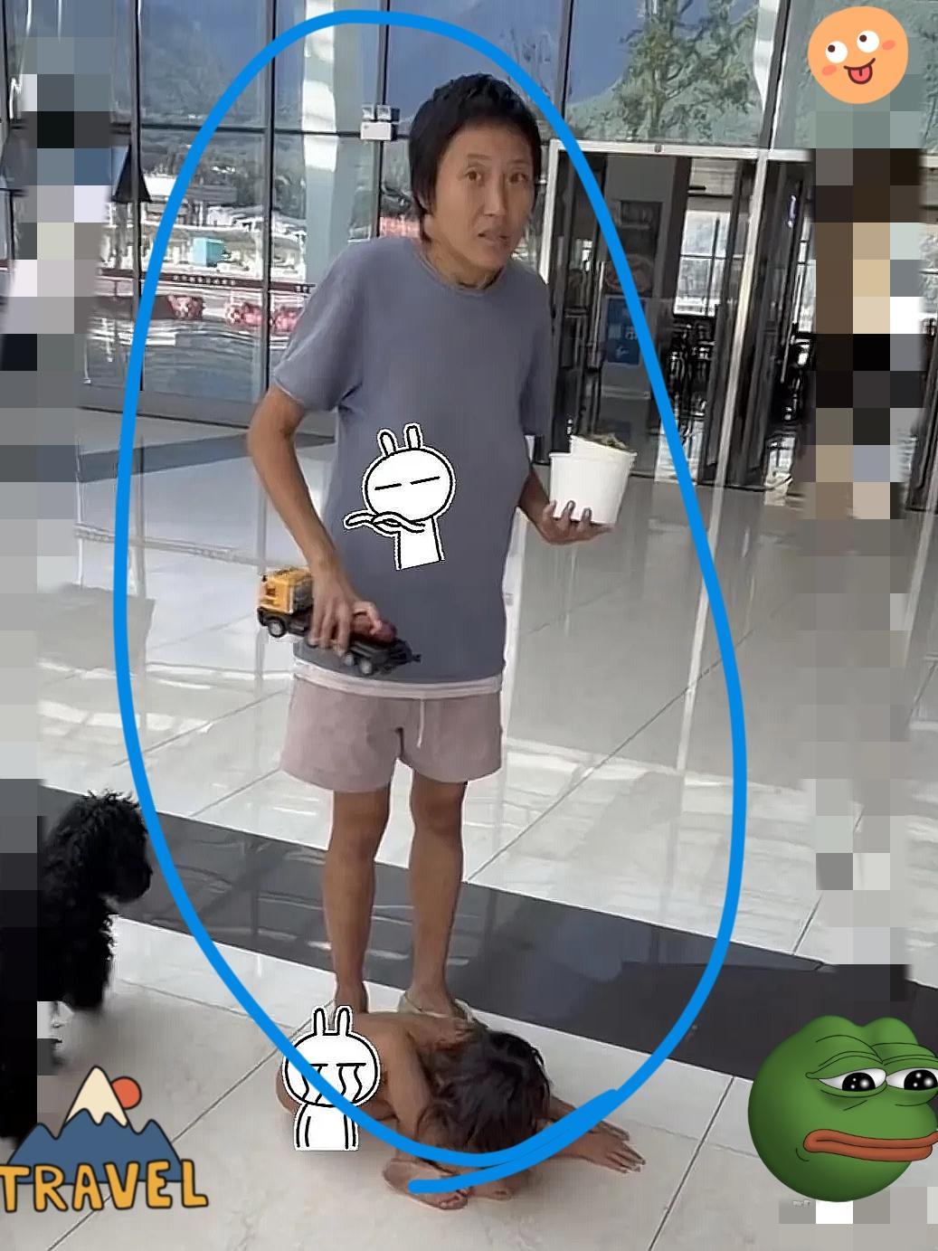 这女人是被拐的吗？相比较说孩子是野人，我觉得这个妈妈/奶奶才更可疑不是吗？

刷